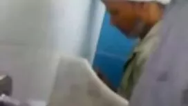 مدبرة المنزل يجعل سك ...