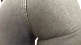 امرأة ناضجة في جوارب ...