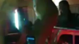يجلس على سكسي متحرك  ...