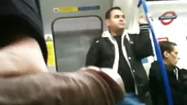 يتعرض اثنين من الهرا ...