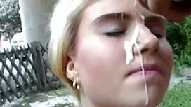 امرأة جميلة تتظاهر ب ...