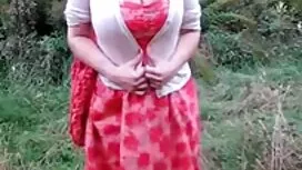 الأم اليسار ، وحصلت  ...